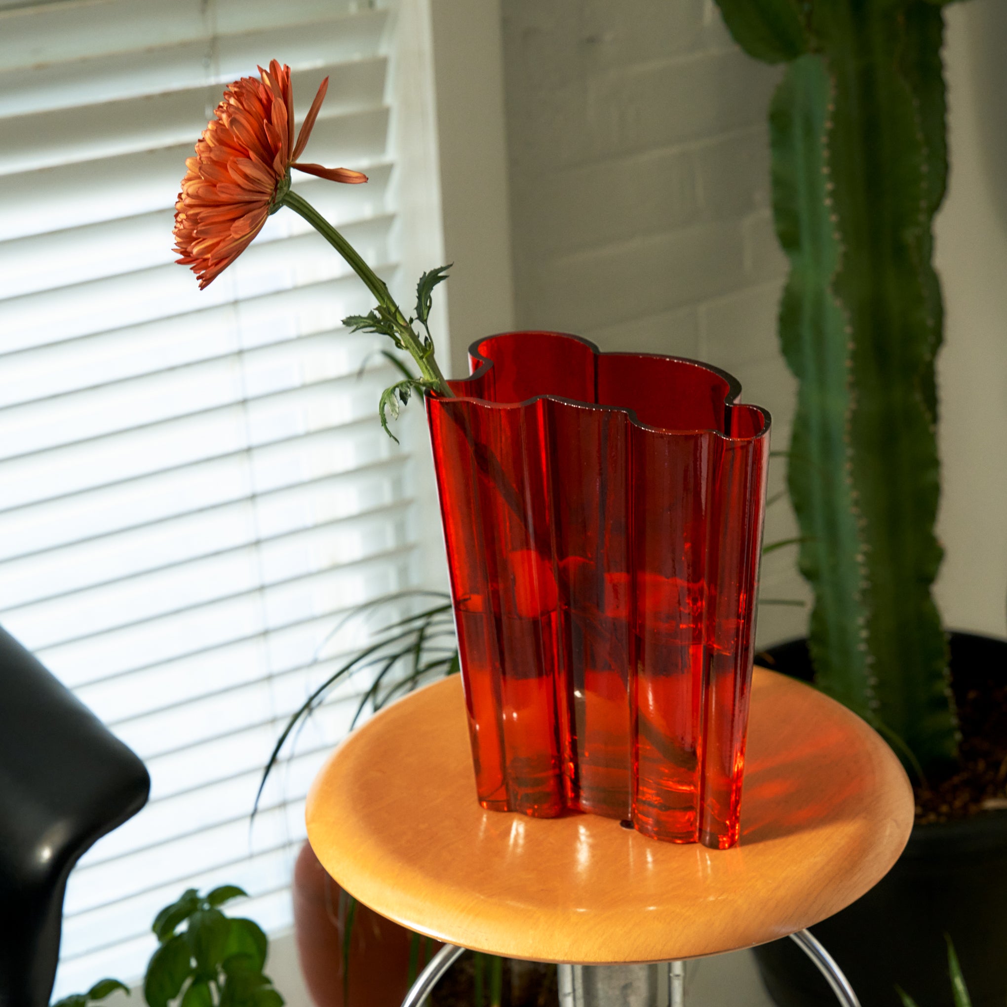 Keith Haring Frosted Glass Baby Vase – Luna Luna Art Decor
