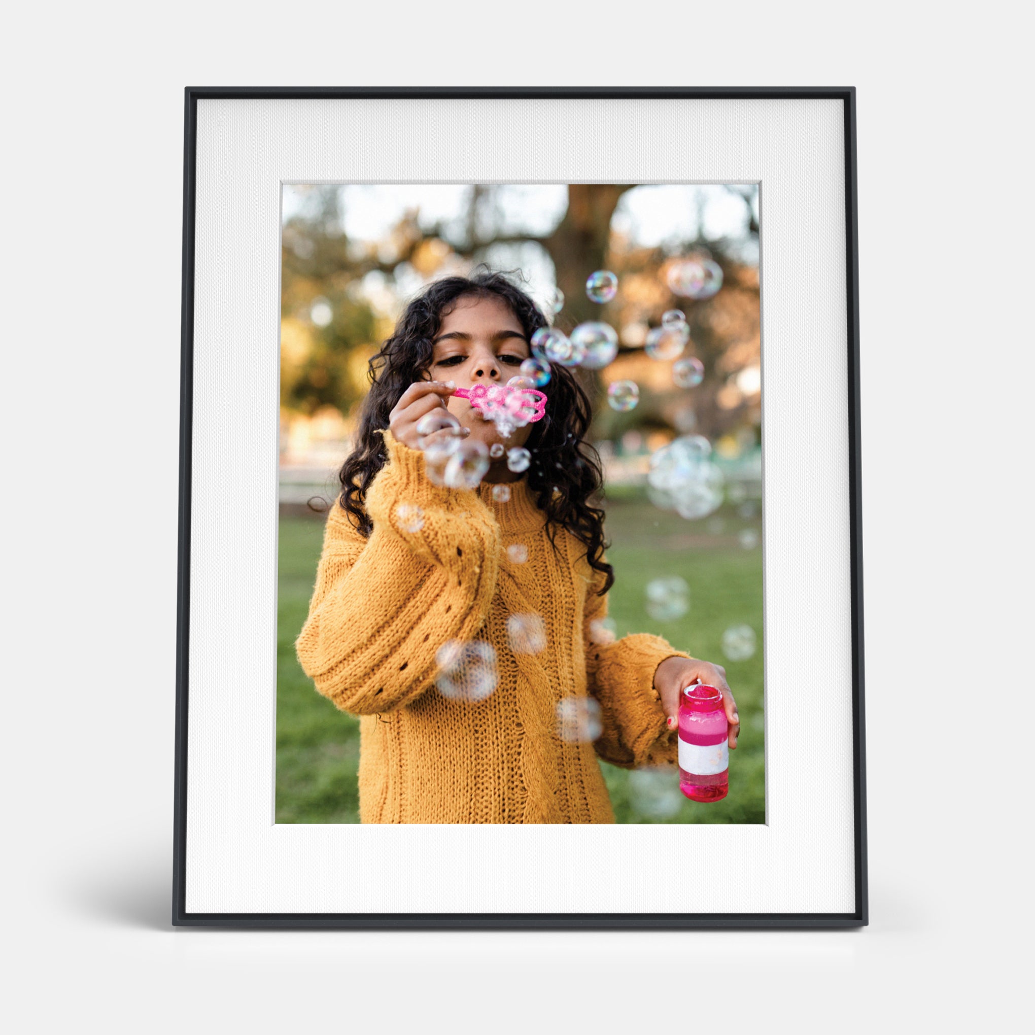 Aura Walden 15" Digital Picture Frame with App Control - Black
