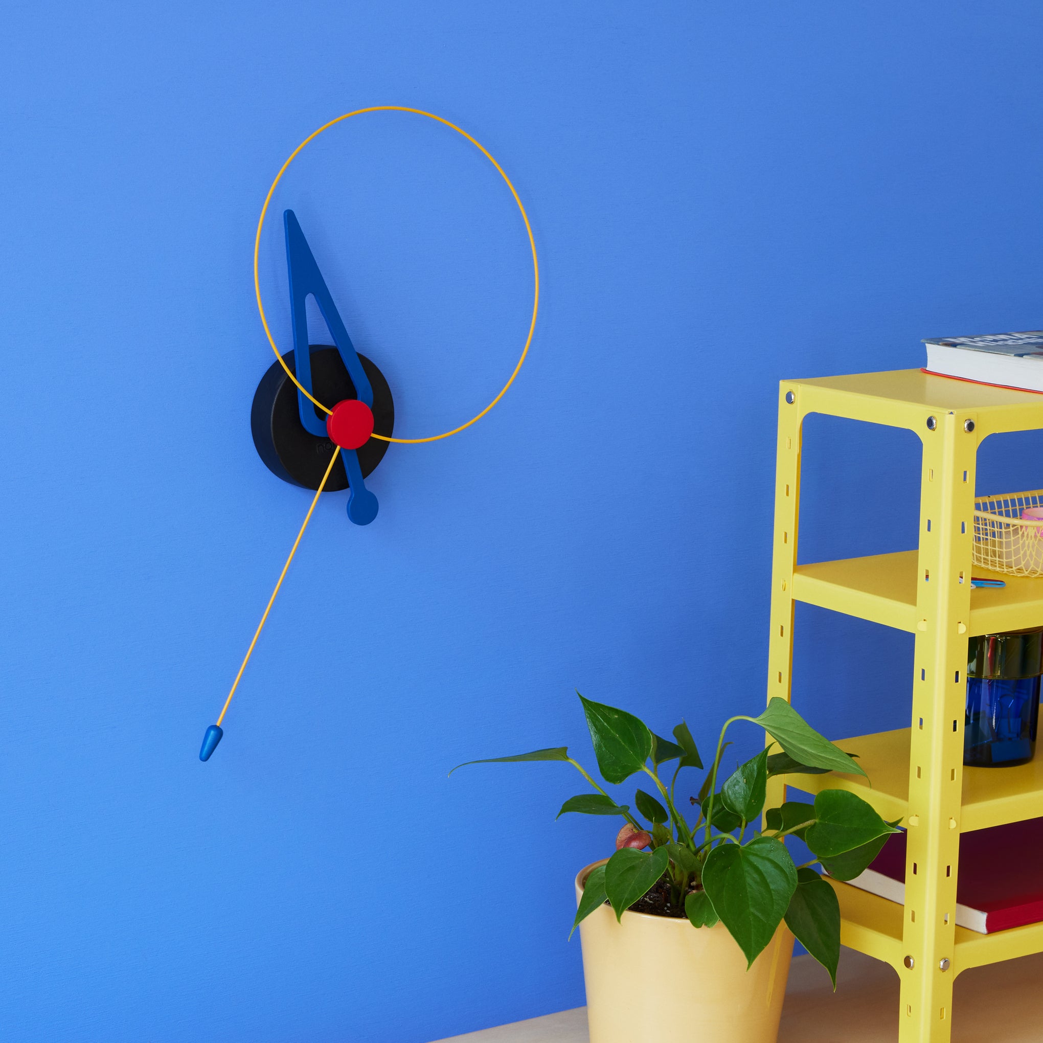Pico Pendulum Wall Clock – Handcrafted Modern Wood & Fiberglass Design