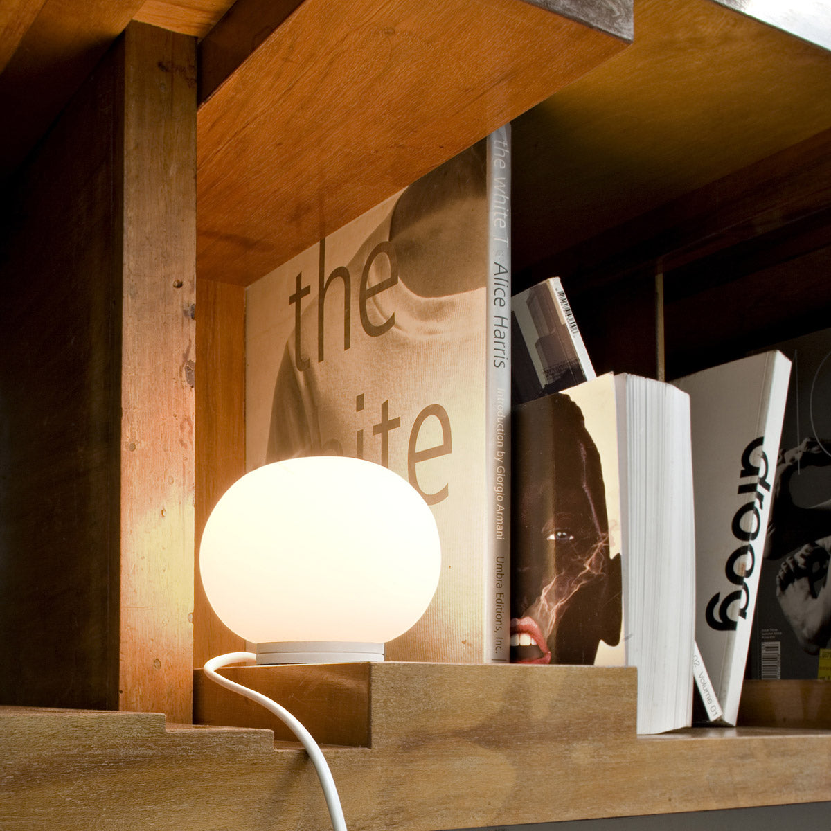 FLOS Glo-Ball Mini Table Lamp by Jasper Morrison - Opaline Glass