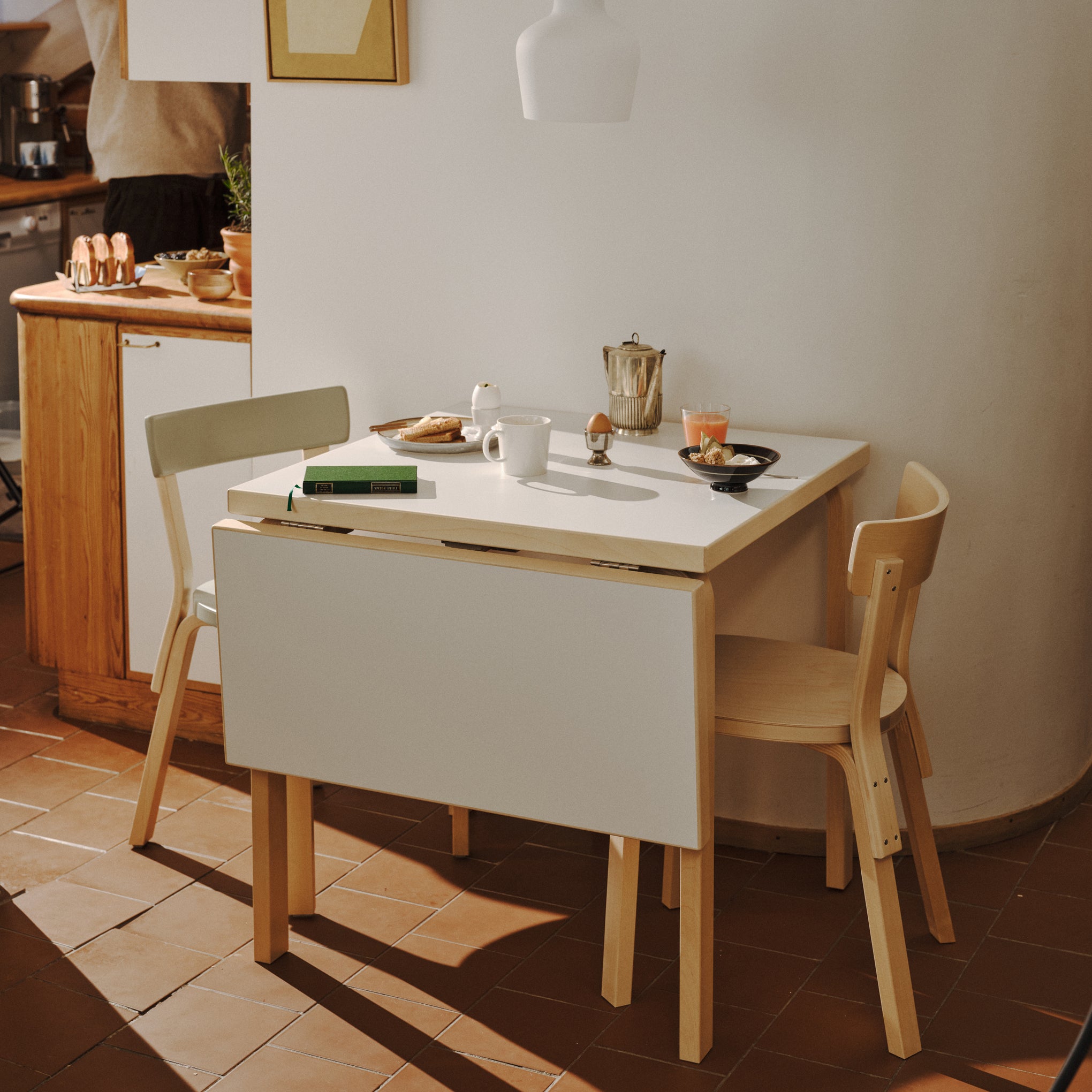 Artek Alvar Aalto Drop-Leaf Table in Birch Wood - Two-Tone Blue