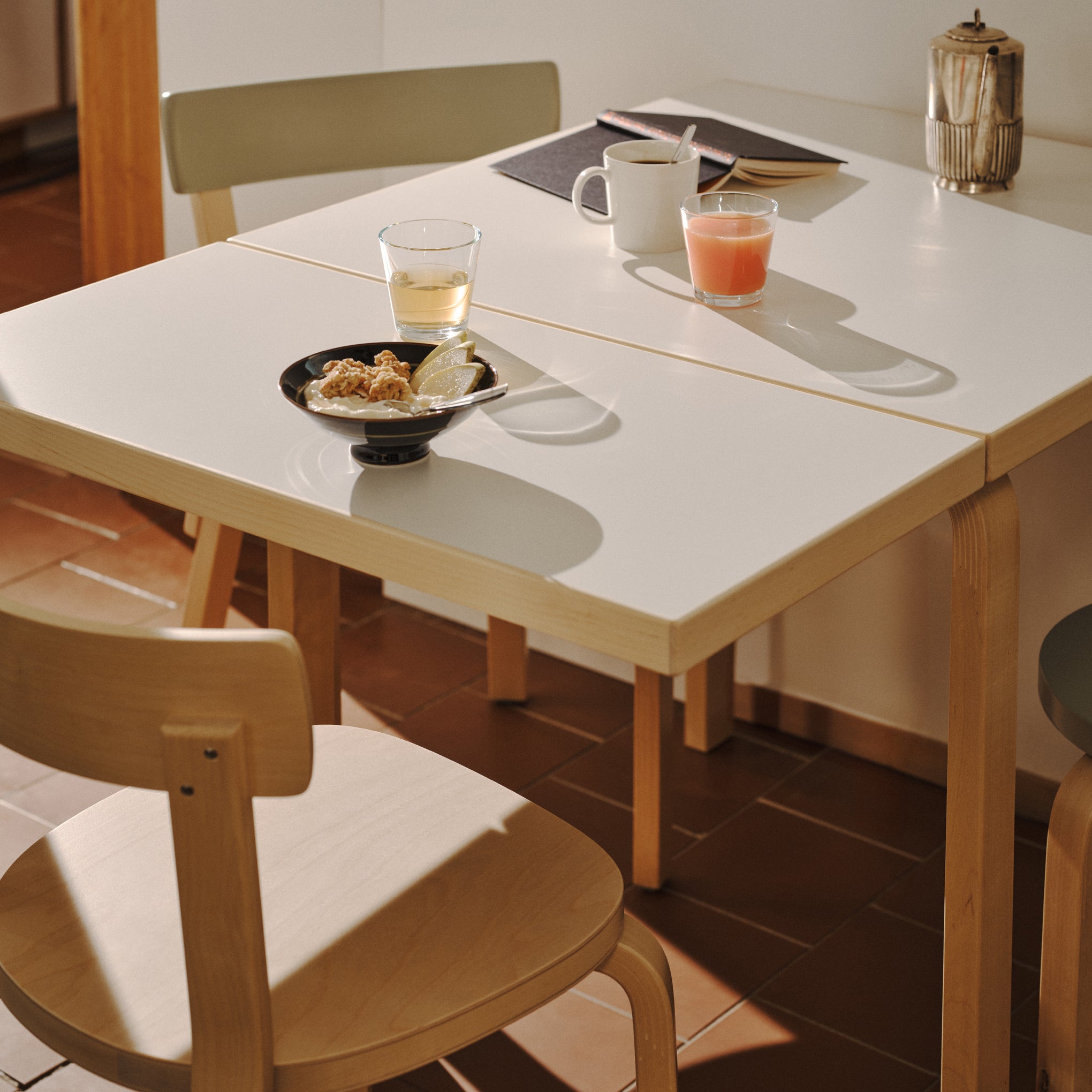 Artek Alvar Aalto Drop-Leaf Table in Birch Wood - Two-Tone Blue