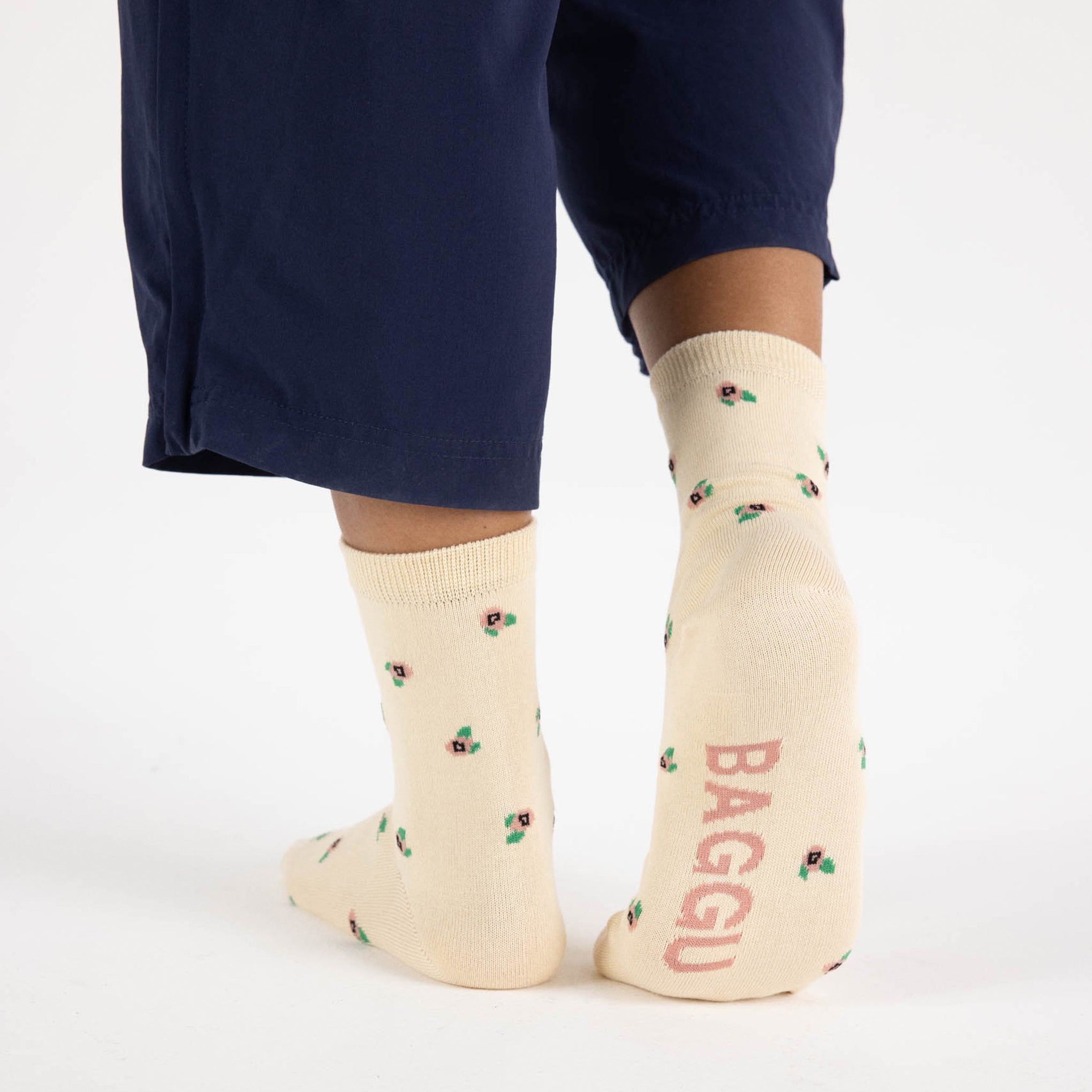 Baggu Bamboo Crew Socks - Cream Rosette Pattern
