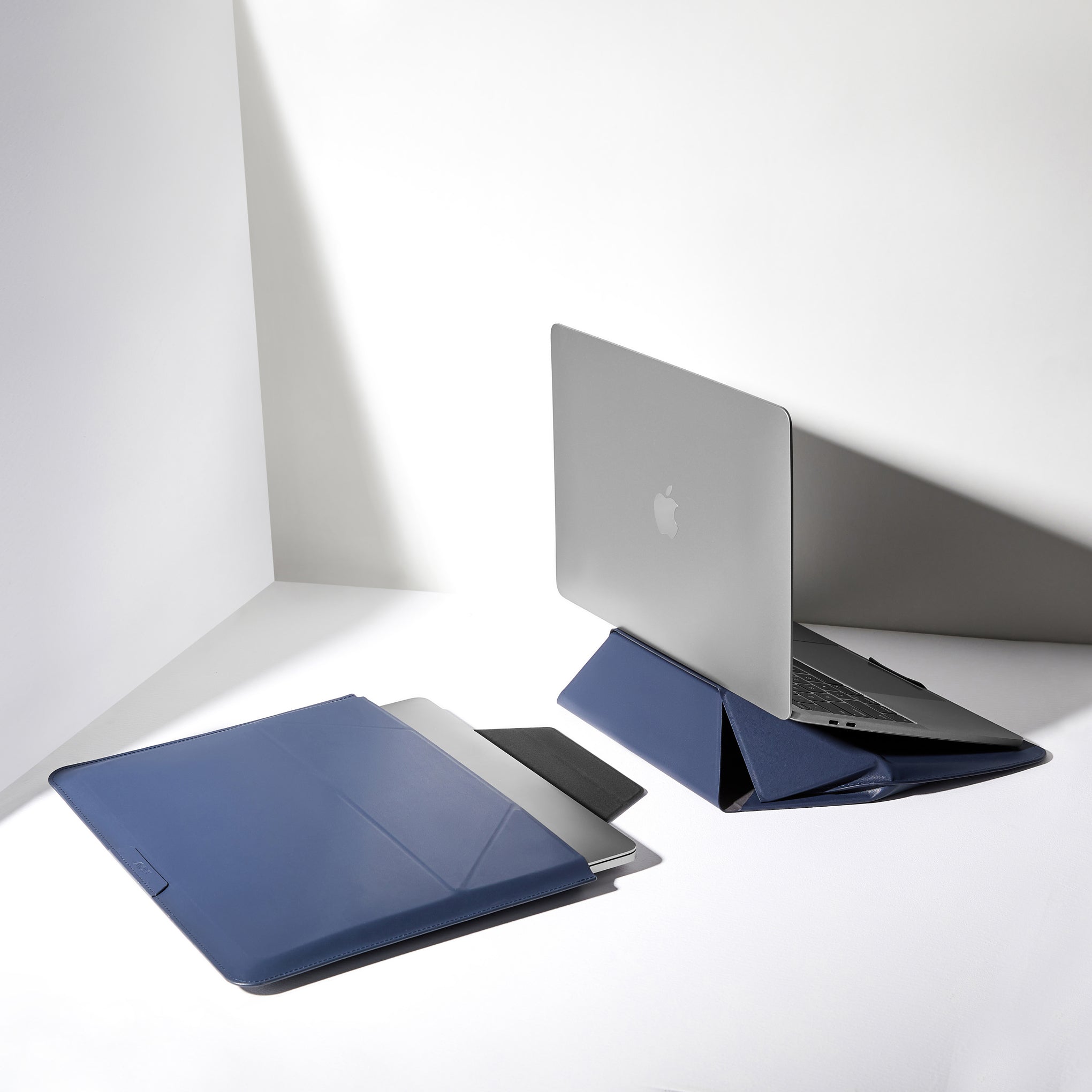 Moft Laptop Sleeve with Stand & Card Slot – Travel-Friendly Case